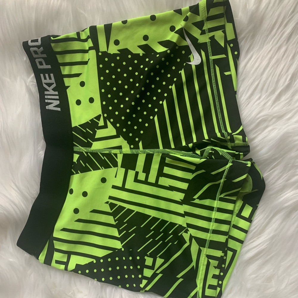 Nike Shorts 🍏 Size M